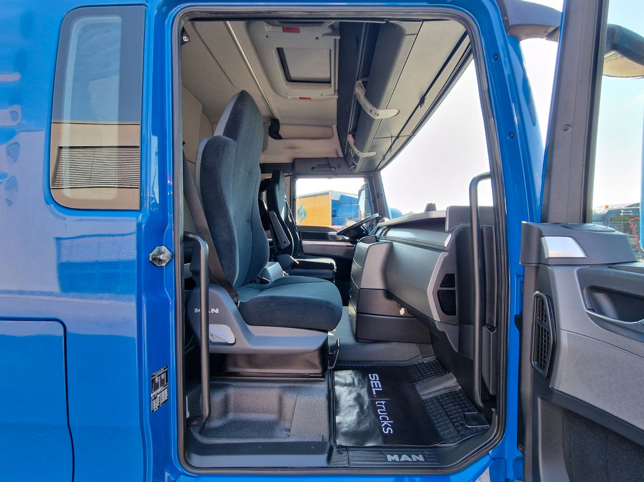 Ponyvás teherautó MAN TGX 18.440 4X2 LL-U / Intarder /Jumbo /Durchlade: 15 kép.