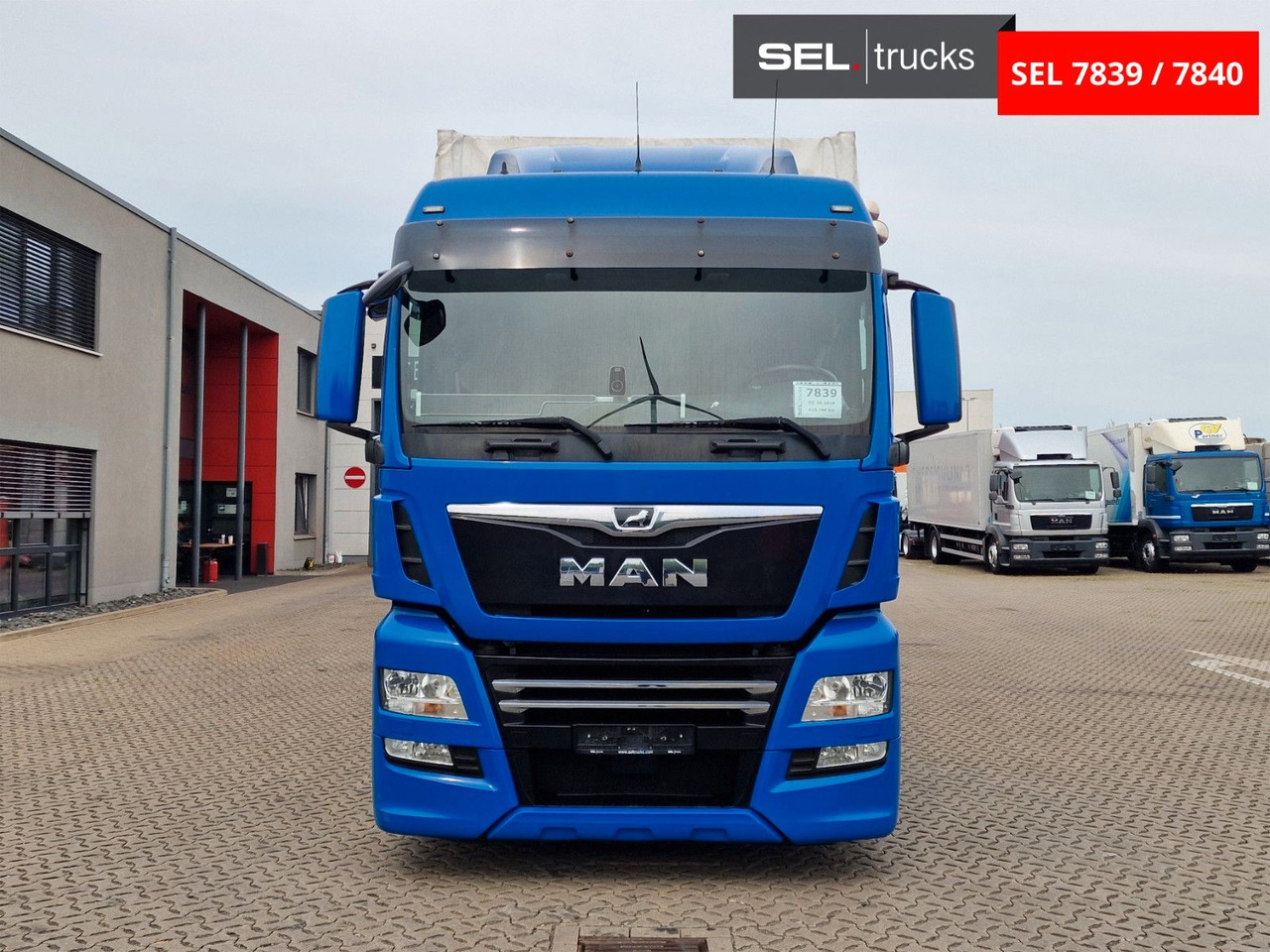 MAN TGX 18.500 4x2 LL-U /Intarder/Druchlade/Hubdach - Ponyvás teherautó: 2 kép. MAN TGX 18.500 4x2 LL-U /Intarder/Druchlade/Hubdach - Ponyvás teherautó: 2 kép.
