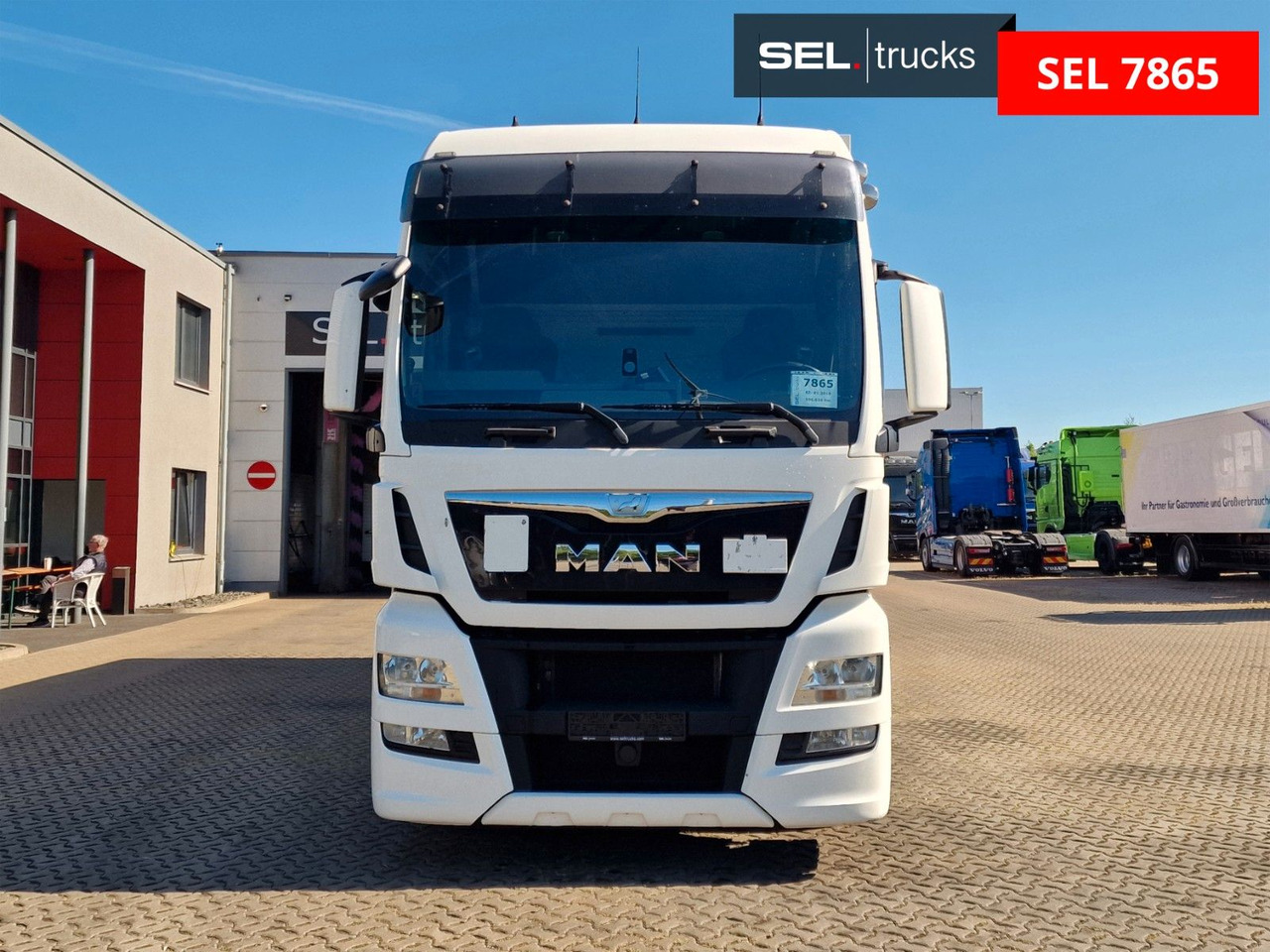 MAN TGX 24.400 6X2-2 LL-U / Intarder / Ldbw / Konvek - Dobozos felépítményű teherautó: 3 kép. MAN TGX 24.400 6X2-2 LL-U / Intarder / Ldbw / Konvek - Dobozos felépítményű teherautó: 3 kép.
