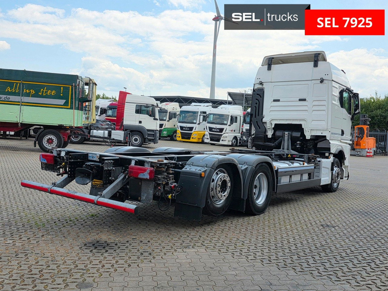 MAN TGX 26.510 6x2-2 LL CH / ZF Intarder / Liftachse - Cserefelépítményes teherautó: 5 kép. MAN TGX 26.510 6x2-2 LL CH / ZF Intarder / Liftachse - Cserefelépítményes teherautó: 5 kép.