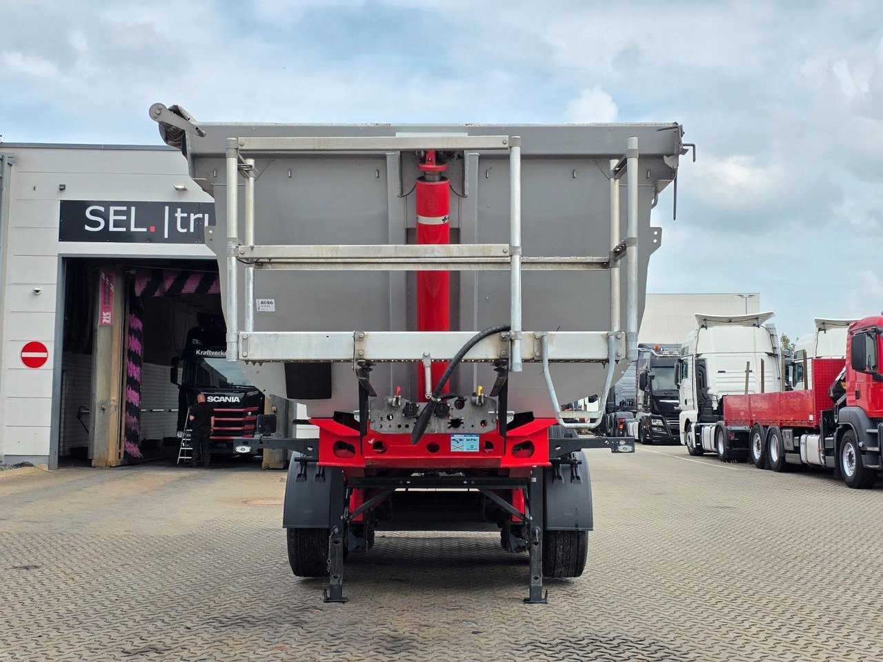 Meiller KISA3 / Alu-Felgen / Liftachse - Félpótkocsi billenőplatós: 3 kép. Meiller KISA3 / Alu-Felgen / Liftachse - Félpótkocsi billenőplatós: 3 kép.