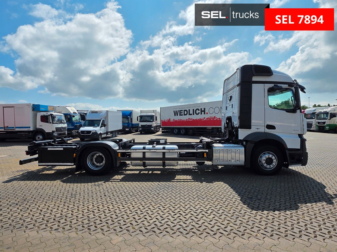 Mercedes-Benz Actros 1842 / Standklimaanlage - Cserefelépítményes teherautó: 4 kép. Mercedes-Benz Actros 1842 / Standklimaanlage - Cserefelépítményes teherautó: 4 kép.