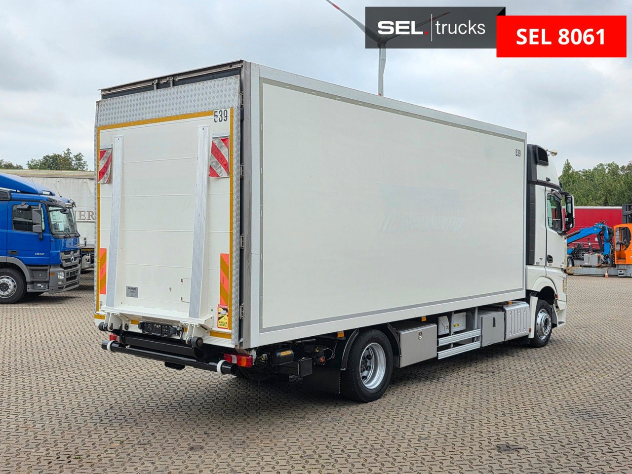 Mercedes-Benz Actros 1843 / Retarder / Ladebordwand - Dobozos felépítményű teherautó: 5 kép. Mercedes-Benz Actros 1843 / Retarder / Ladebordwand - Dobozos felépítményű teherautó: 5 kép.
