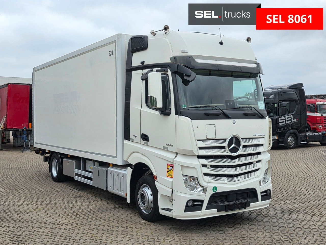 Mercedes-Benz Actros 1843 / Retarder / Ladebordwand - Dobozos felépítményű teherautó: 3 kép. Mercedes-Benz Actros 1843 / Retarder / Ladebordwand - Dobozos felépítményű teherautó: 3 kép.