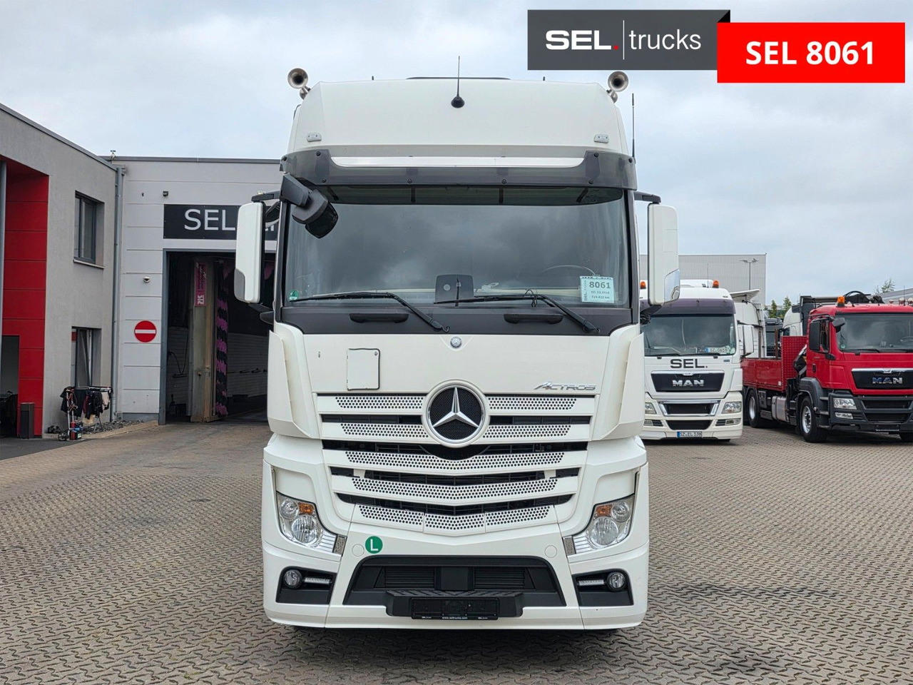 Mercedes-Benz Actros 1843 / Retarder / Ladebordwand - Dobozos felépítményű teherautó: 2 kép. Mercedes-Benz Actros 1843 / Retarder / Ladebordwand - Dobozos felépítményű teherautó: 2 kép.