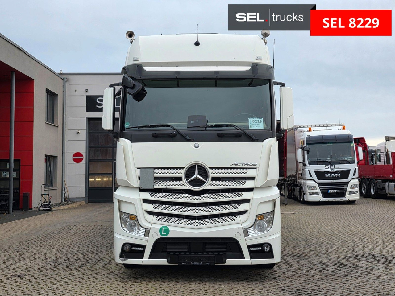 Mercedes-Benz Actros 2542 / Standklima / Ldbw / Lenkachse - Cserefelépítményes teherautó: 2 kép. Mercedes-Benz Actros 2542 / Standklima / Ldbw / Lenkachse - Cserefelépítményes teherautó: 2 kép.