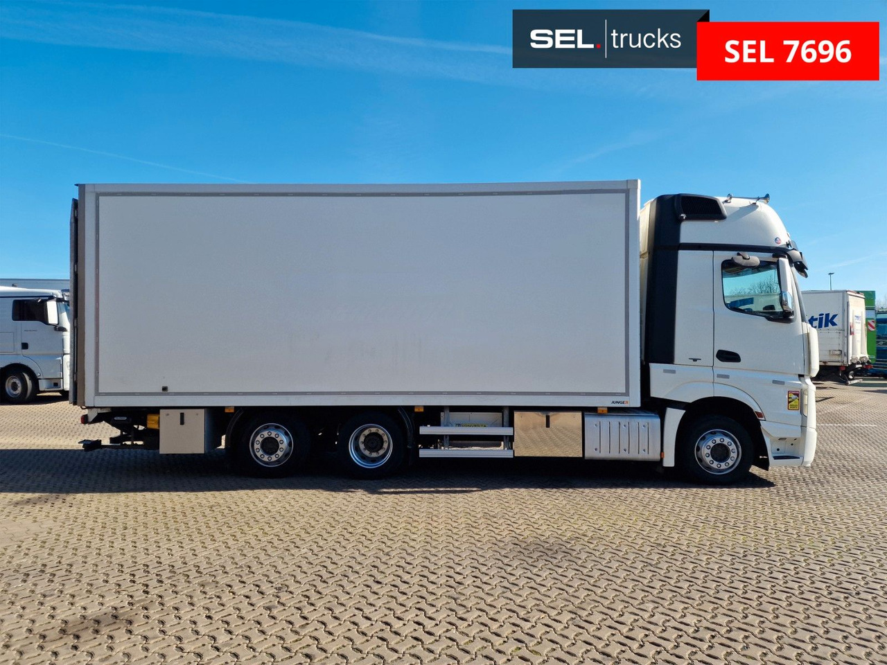 Mercedes-Benz Actros 2643 / Retarder / Ldbw / Lenkachse / - Dobozos felépítményű teherautó: 5 kép. Mercedes-Benz Actros 2643 / Retarder / Ldbw / Lenkachse / - Dobozos felépítményű teherautó: 5 kép.