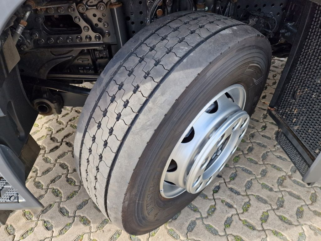 Ponyvás teherautó Mercedes-Benz Antos 1830L 4X2: 27 kép.