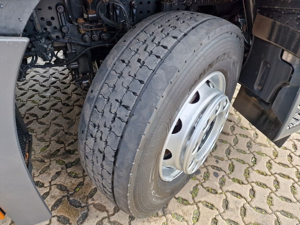 Ponyvás teherautó Mercedes-Benz Antos 1830L 4X2: 28 kép.