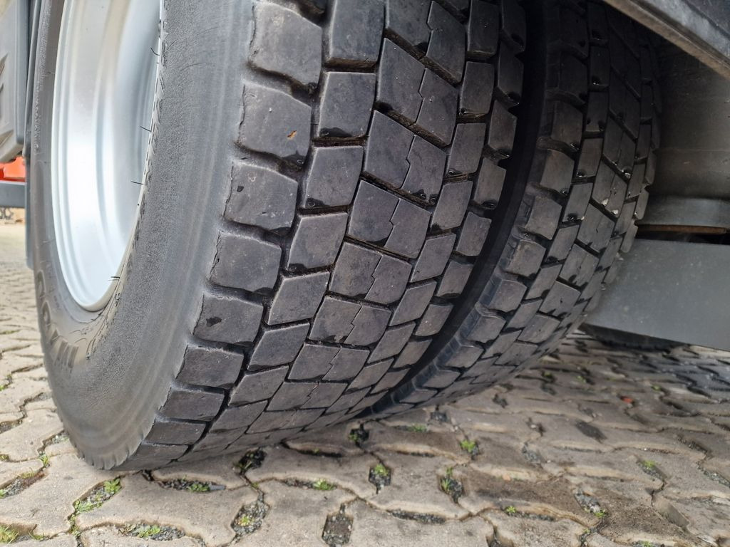 Ponyvás teherautó Mercedes-Benz Antos 1830L 4X2: 30 kép.