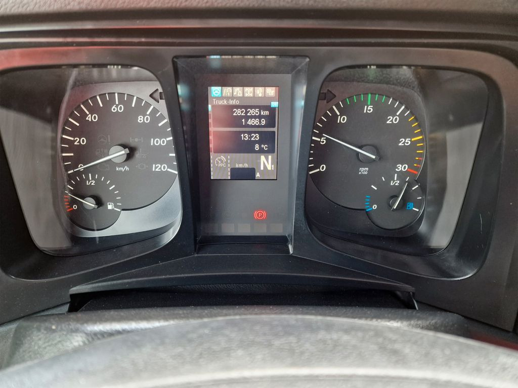 Ponyvás teherautó Mercedes-Benz Antos 1830L 4X2: 21 kép.