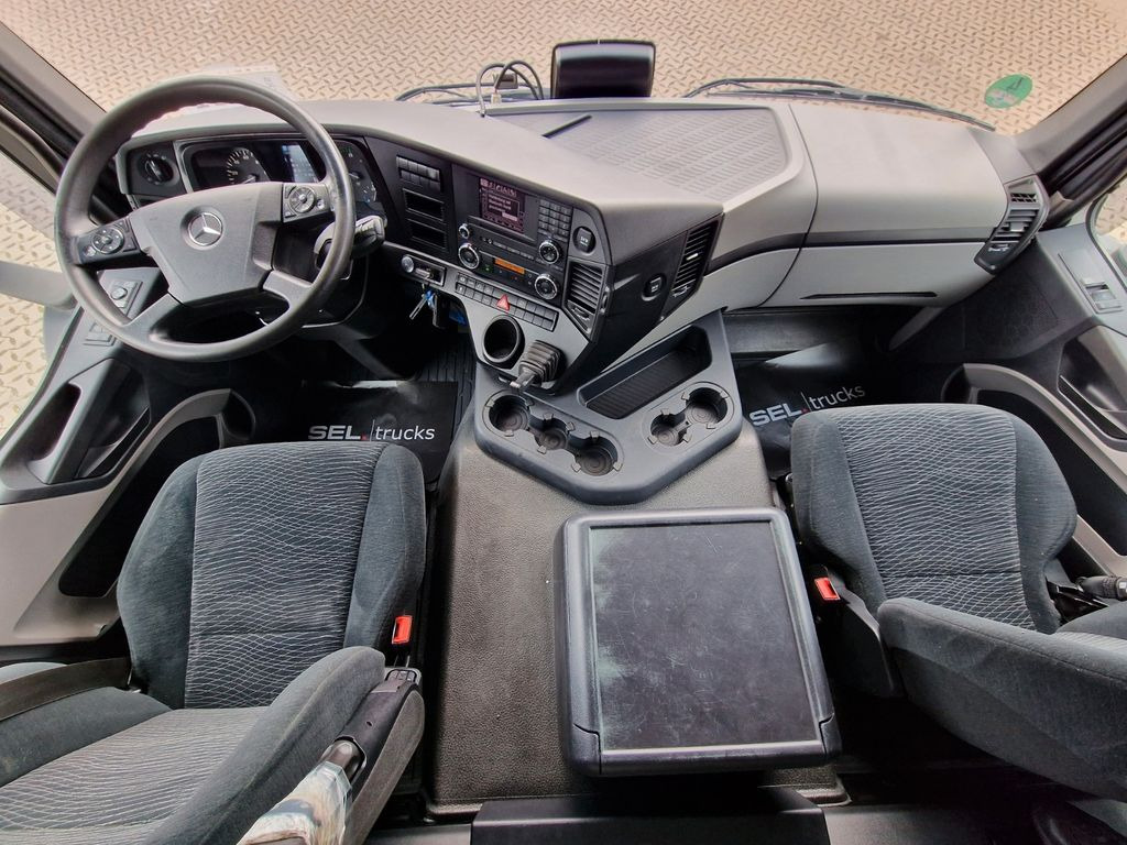 Ponyvás teherautó Mercedes-Benz Antos 1830L 4X2: 20 kép.