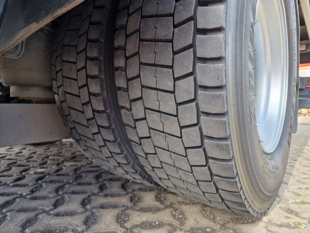 Ponyvás teherautó Mercedes-Benz Antos 1830L 4X2: 29 kép.