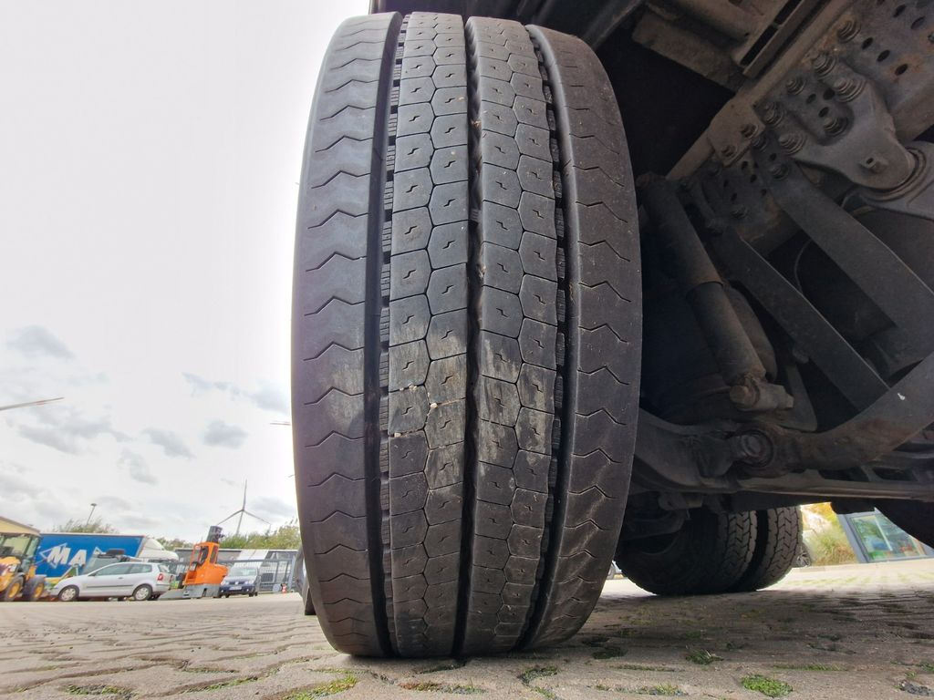 Ponyvás teherautó Mercedes-Benz Antos 2536 L / LENKACHSE / STERZANTE: 28 kép.