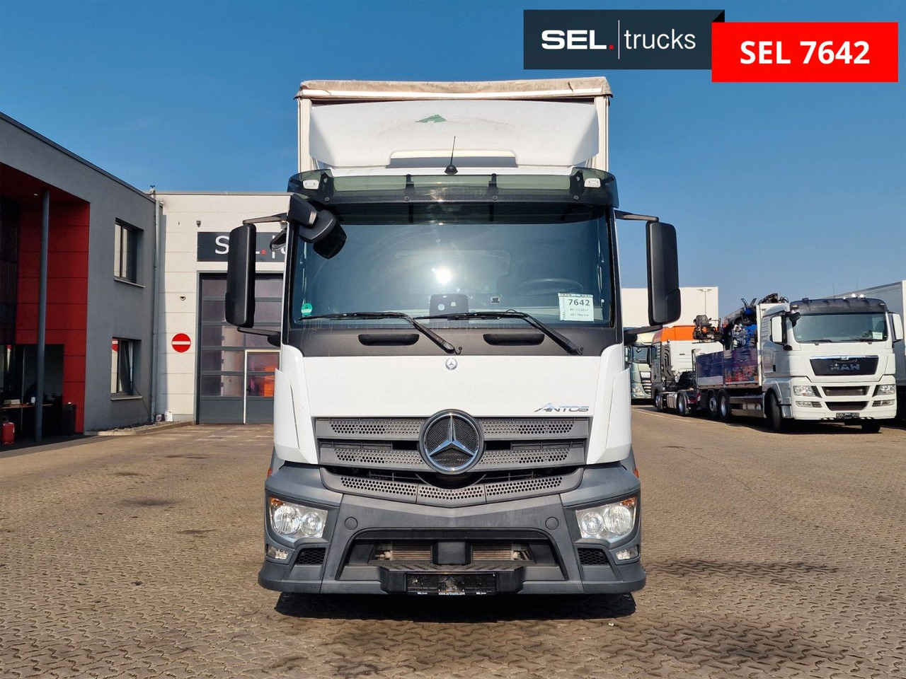 Mercedes-Benz Antos 2540 / Fernbedienung / Lenkachse - Darus autó: 3 kép. Mercedes-Benz Antos 2540 / Fernbedienung / Lenkachse - Darus autó: 3 kép.