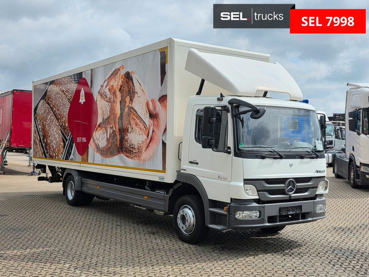 Mercedes-Benz Atego 1218 / Ladebordwand / Rückfahrkam. / 8,24m - Dobozos felépítményű teherautó: 3 kép. Mercedes-Benz Atego 1218 / Ladebordwand / Rückfahrkam. / 8,24m - Dobozos felépítményű teherautó: 3 kép.
