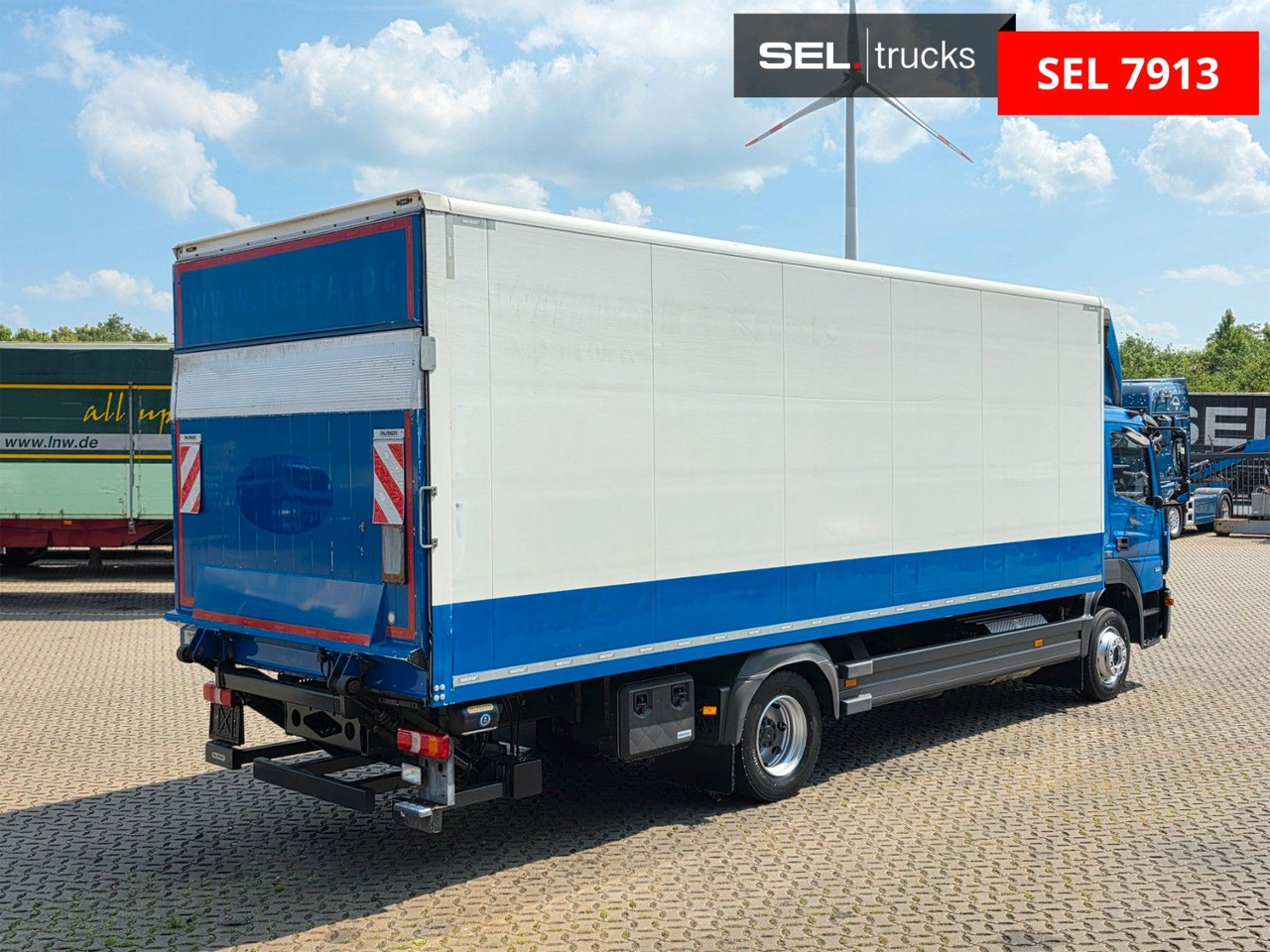 Mercedes-Benz Atego 1221 / Ladebordwand - Dobozos felépítményű teherautó: 5 kép. Mercedes-Benz Atego 1221 / Ladebordwand - Dobozos felépítményű teherautó: 5 kép.