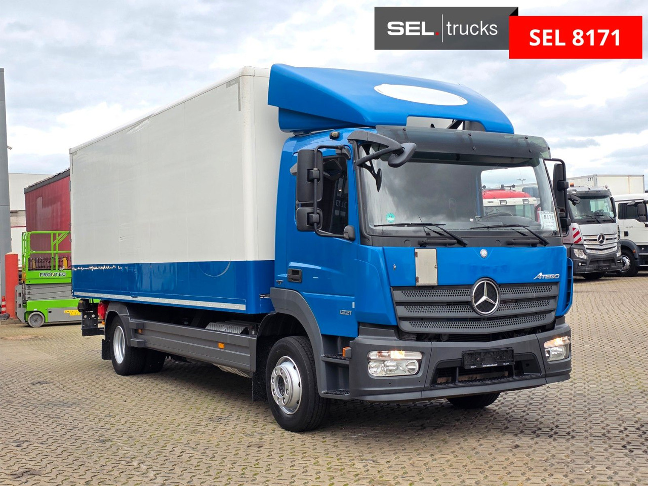 Mercedes-Benz Atego 1221 / Ladebordwand - Dobozos felépítményű teherautó: 3 kép. Mercedes-Benz Atego 1221 / Ladebordwand - Dobozos felépítményű teherautó: 3 kép.