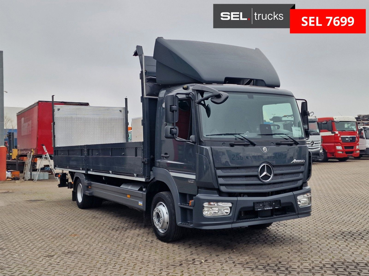Mercedes-Benz Atego 1221 / Ladebordwand - Ponyvás teherautó: 3 kép. Mercedes-Benz Atego 1221 / Ladebordwand - Ponyvás teherautó: 3 kép.