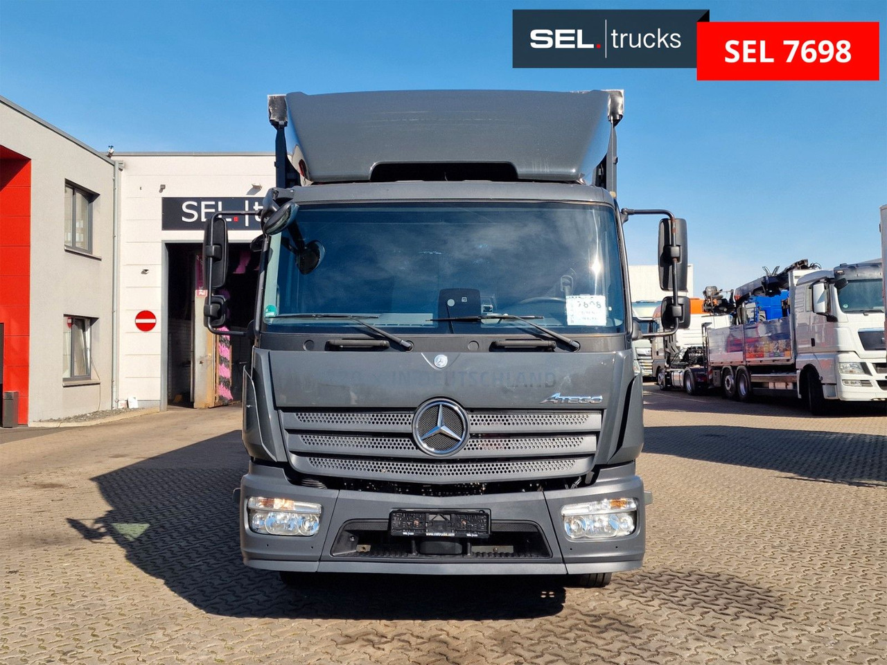 Mercedes-Benz Atego 1221 / Ladebordwand - Ponyvás teherautó: 2 kép. Mercedes-Benz Atego 1221 / Ladebordwand - Ponyvás teherautó: 2 kép.