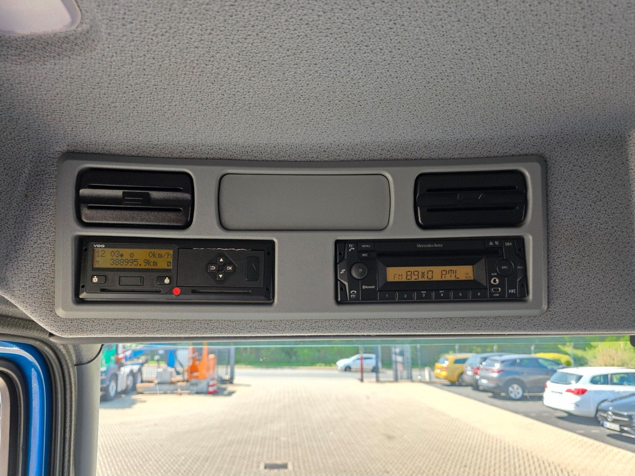 Dobozos felépítményű teherautó Mercedes-Benz Atego 1324 / Ladebordwand: 25 kép.