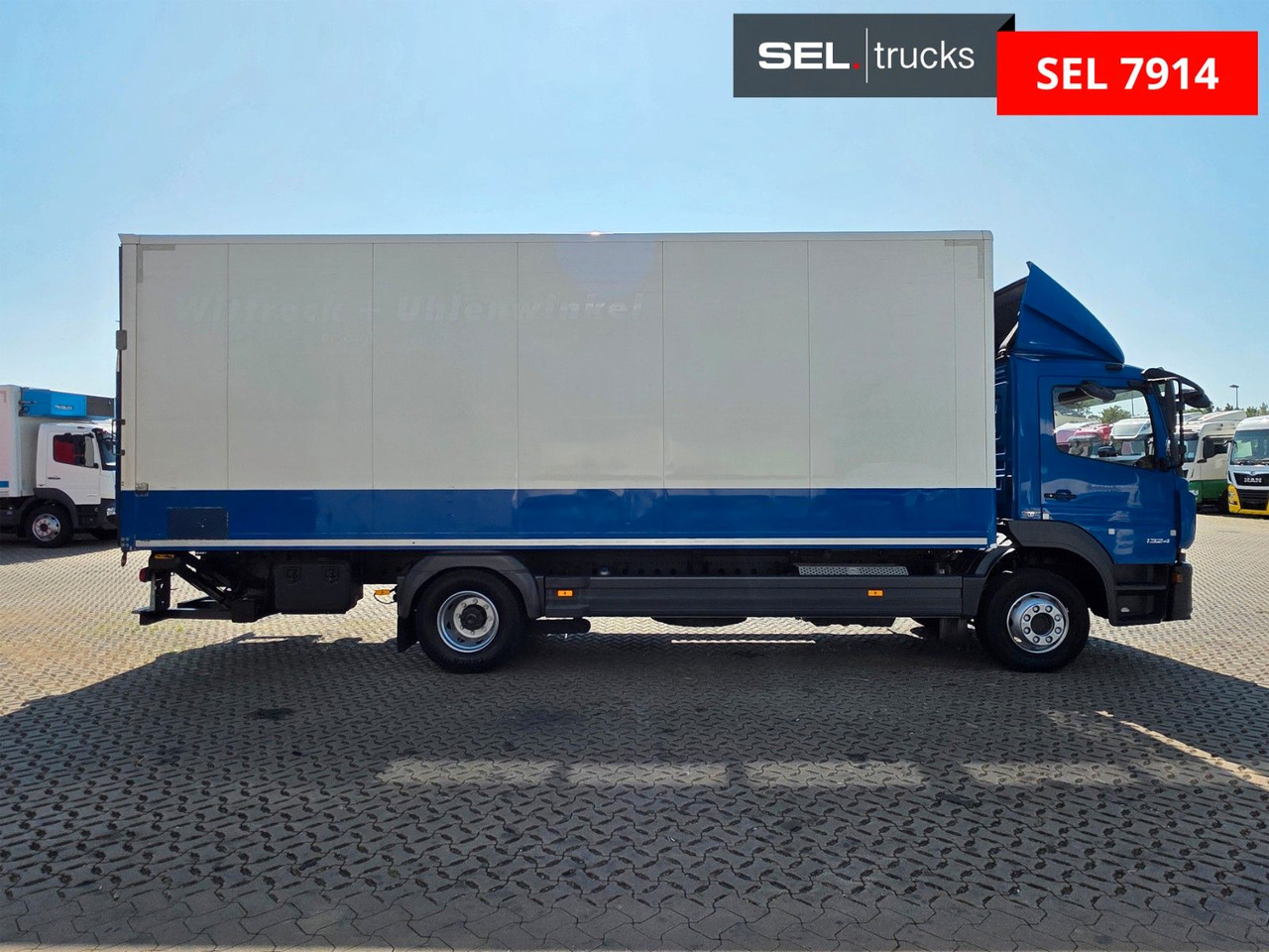 Mercedes-Benz Atego 1324 / Ladebordwand - Dobozos felépítményű teherautó: 4 kép. Mercedes-Benz Atego 1324 / Ladebordwand - Dobozos felépítményű teherautó: 4 kép.