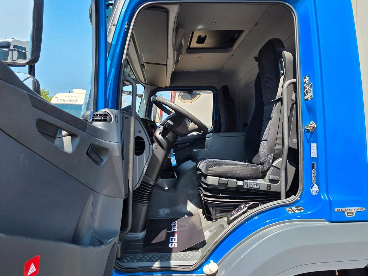 Dobozos felépítményű teherautó Mercedes-Benz Atego 1324 / Ladebordwand: 16 kép.