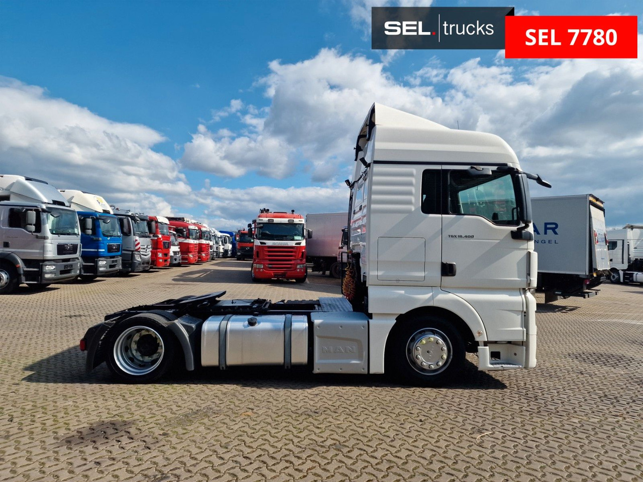 MAN TGX 18.400 4X2 LLS-U / HUBKUPPLUNG - Nyergesvontató: 4 kép. MAN TGX 18.400 4X2 LLS-U / HUBKUPPLUNG - Nyergesvontató: 4 kép.