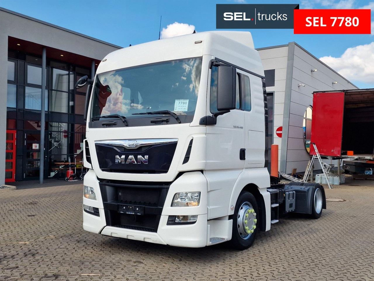 MAN TGX 18.400 4X2 LLS-U / HUBKUPPLUNG - Nyergesvontató: 1 kép. MAN TGX 18.400 4X2 LLS-U / HUBKUPPLUNG - Nyergesvontató: 1 kép.