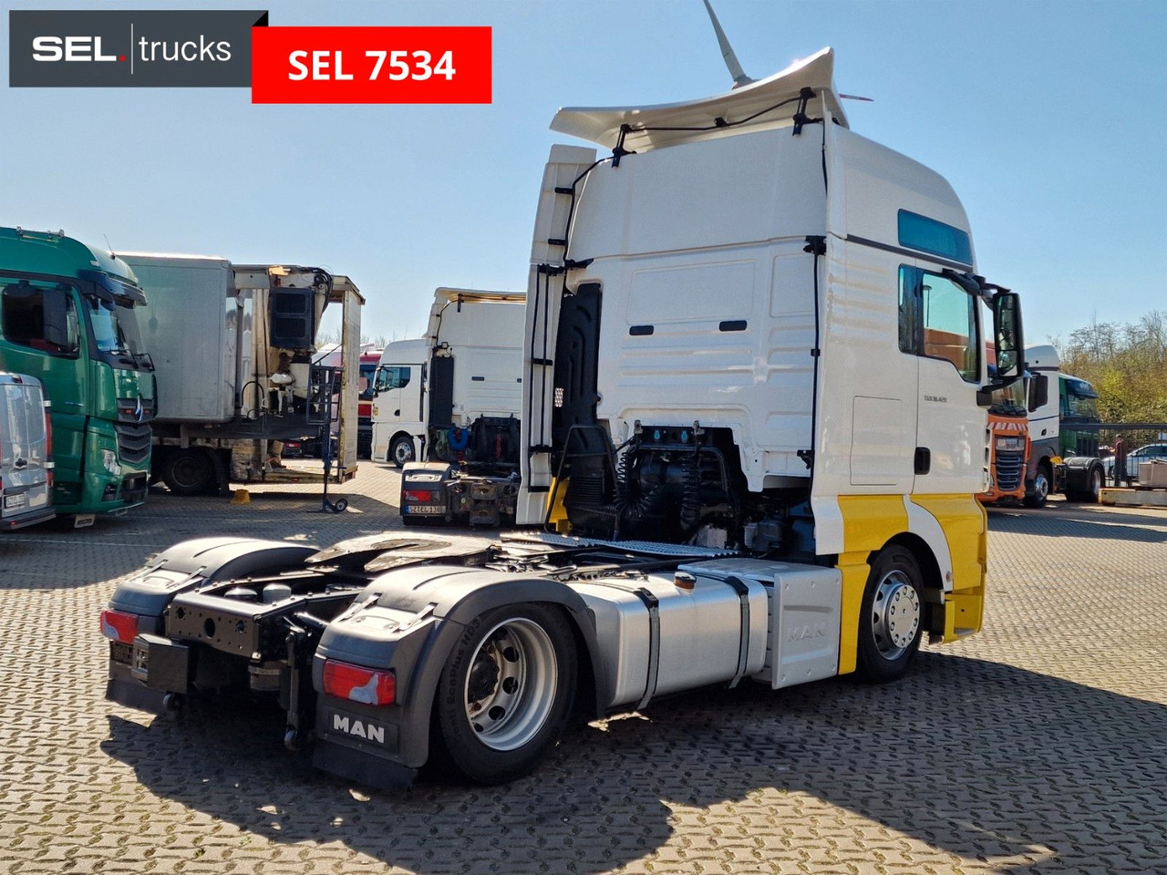 MAN TGX 18.420 4X2 LLS-U / 2 Tanks - Nyergesvontató: 5 kép. MAN TGX 18.420 4X2 LLS-U / 2 Tanks - Nyergesvontató: 5 kép.