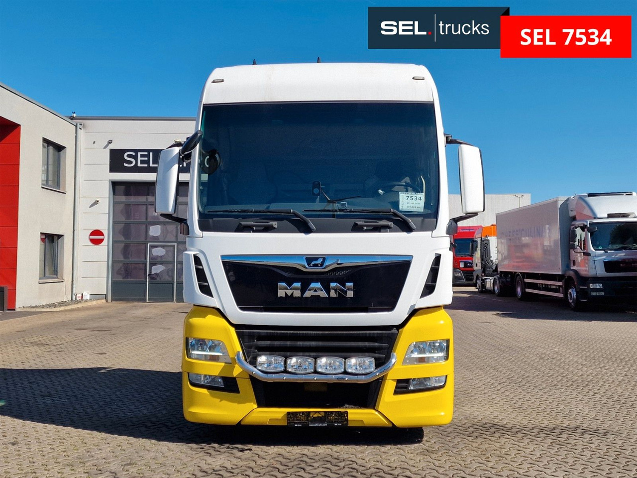 MAN TGX 18.420 4X2 LLS-U / 2 Tanks - Nyergesvontató: 2 kép. MAN TGX 18.420 4X2 LLS-U / 2 Tanks - Nyergesvontató: 2 kép.