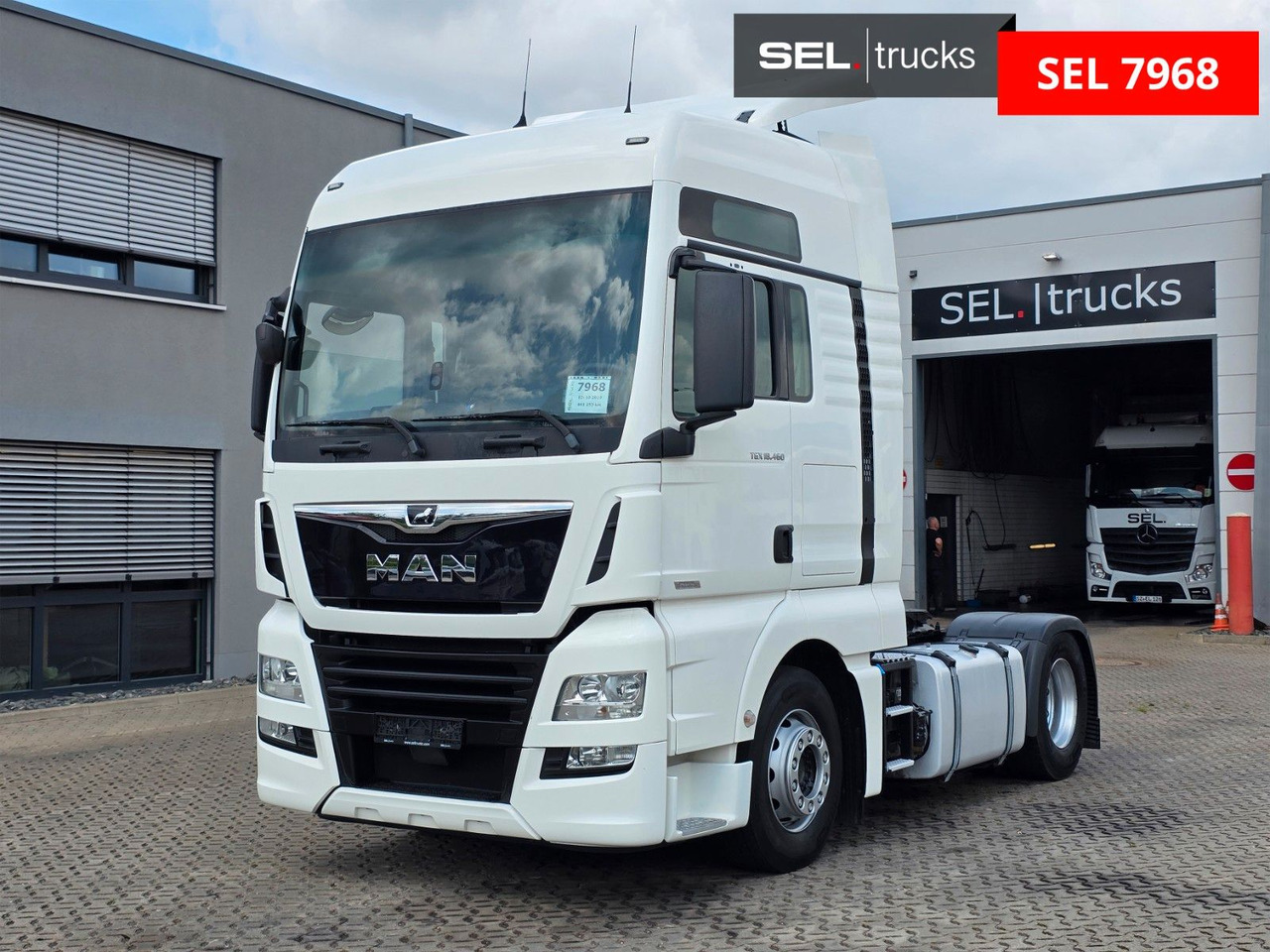 MAN TGX 18.460 4X2 BLS / Retarder / 2 Tanks / ADR AT - Nyergesvontató: 1 kép. MAN TGX 18.460 4X2 BLS / Retarder / 2 Tanks / ADR AT - Nyergesvontató: 1 kép.