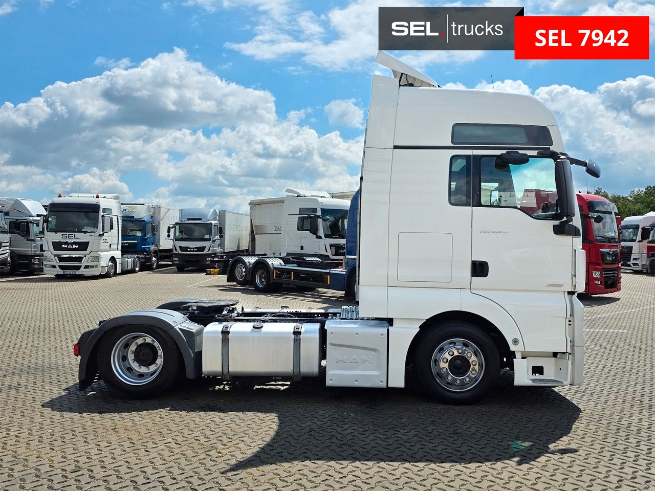 MAN TGX 18.460 4X2 LLS-U /Retarder /2 Tanks /ADR AT - Nyergesvontató: 4 kép. MAN TGX 18.460 4X2 LLS-U /Retarder /2 Tanks /ADR AT - Nyergesvontató: 4 kép.