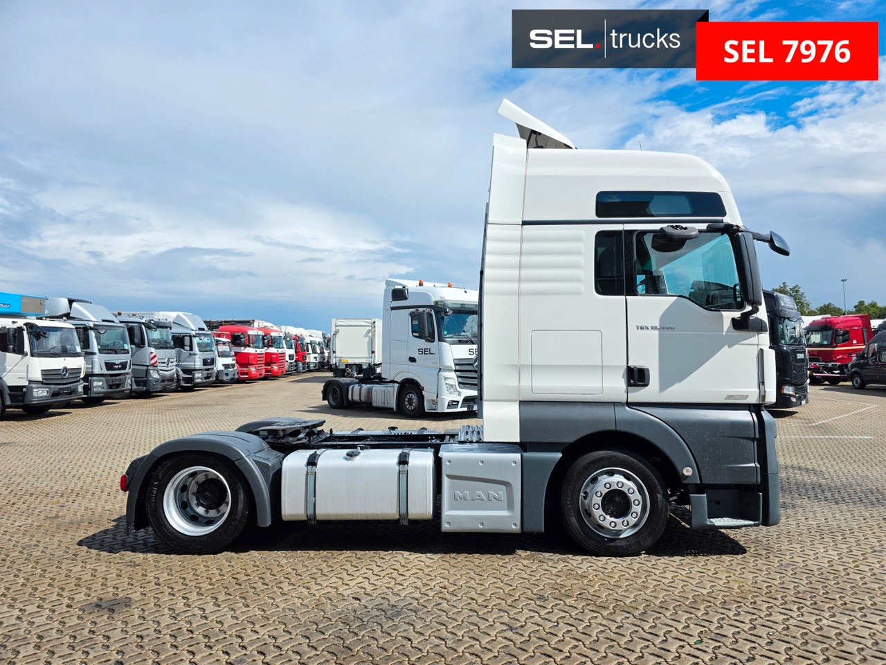 MAN TGX 18.460 4x2 LLS-U / Retarder / NaviLavandino - Nyergesvontató: 4 kép. MAN TGX 18.460 4x2 LLS-U / Retarder / NaviLavandino - Nyergesvontató: 4 kép.