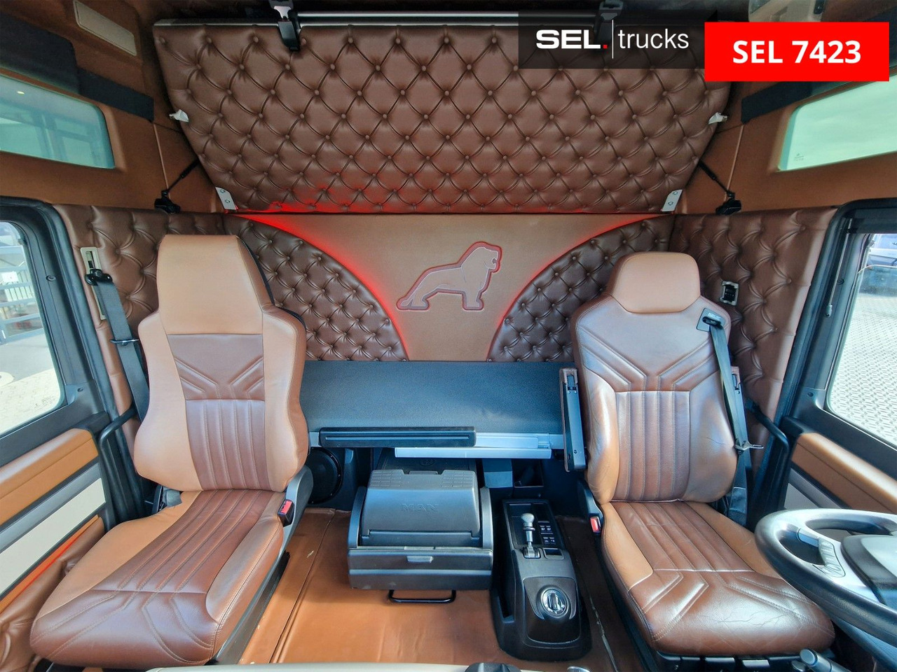 MAN TGX 18.500 4X2 LLS-U /Retarder/Xenon/Ledersitze - Nyergesvontató: 2 kép. MAN TGX 18.500 4X2 LLS-U /Retarder/Xenon/Ledersitze - Nyergesvontató: 2 kép.