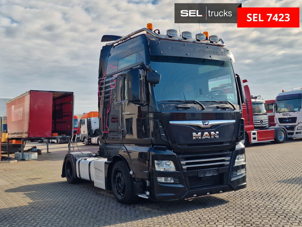 MAN TGX 18.500 4X2 LLS-U /Retarder/Xenon/Ledersitze - Nyergesvontató: 4 kép. MAN TGX 18.500 4X2 LLS-U /Retarder/Xenon/Ledersitze - Nyergesvontató: 4 kép.