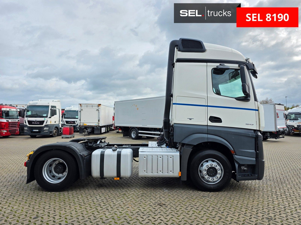 Mercedes-Benz Actros 1843 - Nyergesvontató: 4 kép. Mercedes-Benz Actros 1843 - Nyergesvontató: 4 kép.