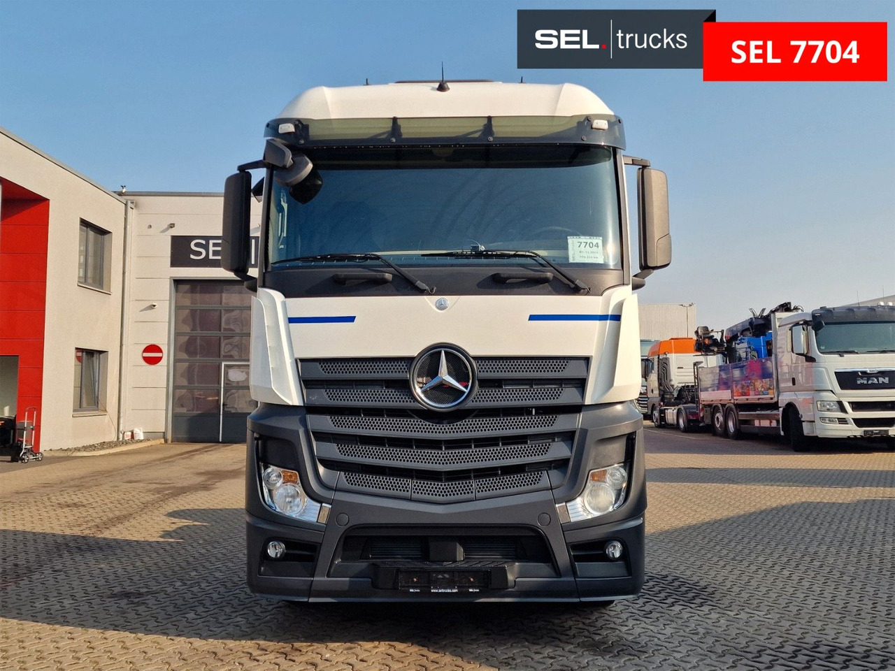 Mercedes-Benz Actros 1843 - Nyergesvontató: 2 kép. Mercedes-Benz Actros 1843 - Nyergesvontató: 2 kép.