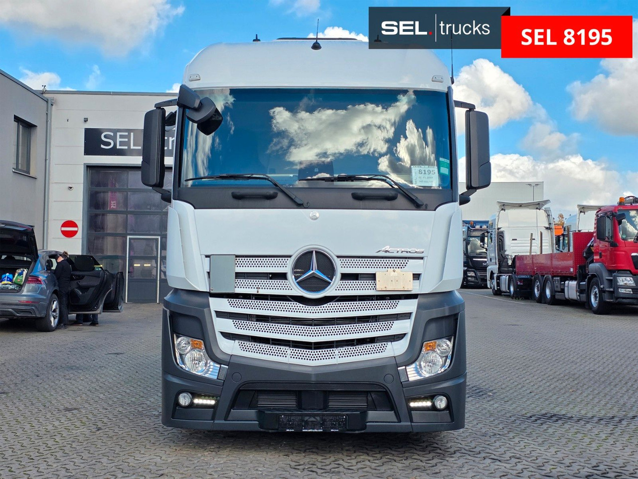 Mercedes-Benz Actros 1845 / Retarder / 2 Tanks / Standklima - Nyergesvontató: 2 kép. Mercedes-Benz Actros 1845 / Retarder / 2 Tanks / Standklima - Nyergesvontató: 2 kép.