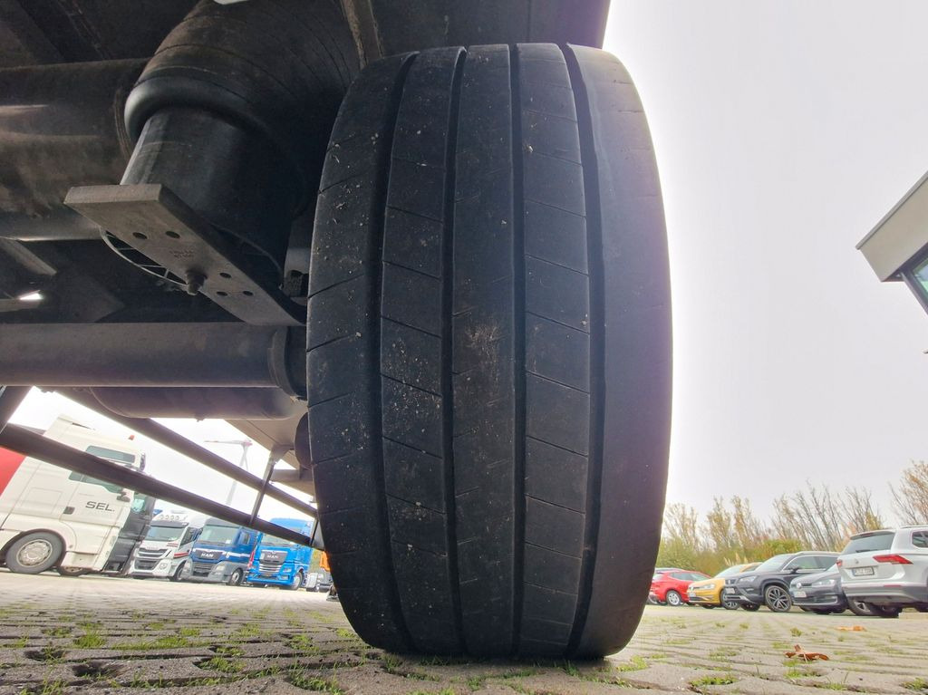 Félpótkocsi hűtős Schmitz Cargobull SKO 18/LZG - FP 45 COOL / Ldbw / Carrier Vector Schmitz Cargobull SKO 18/LZG - FP 45 COOL / Ldbw / Carrier Vector: 26 kép.