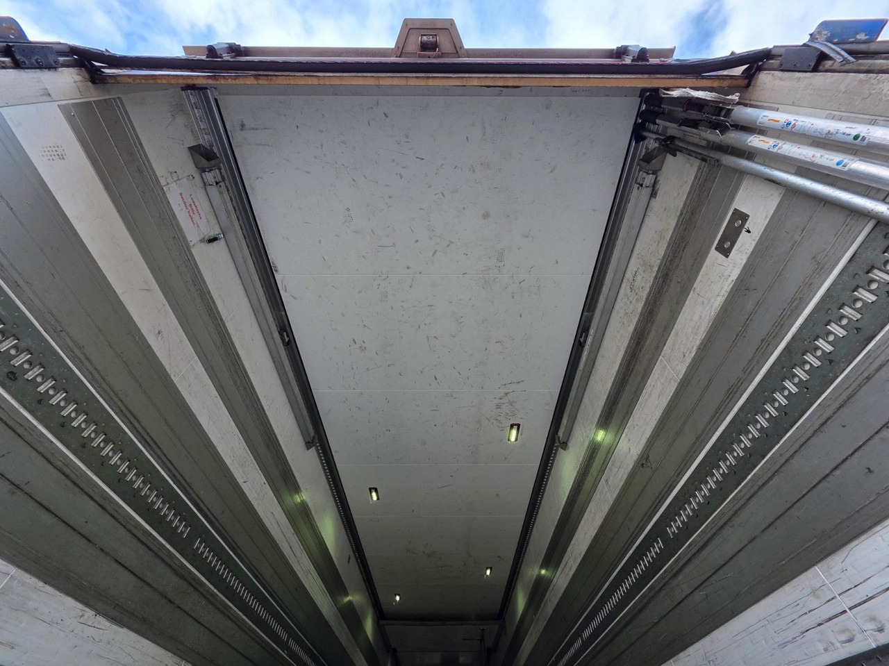 Félpótkocsi hűtős Schmitz Cargobull SKO 20/LZG 13.45 FP45 COOL / Thermo King SLX 100: 11 kép.