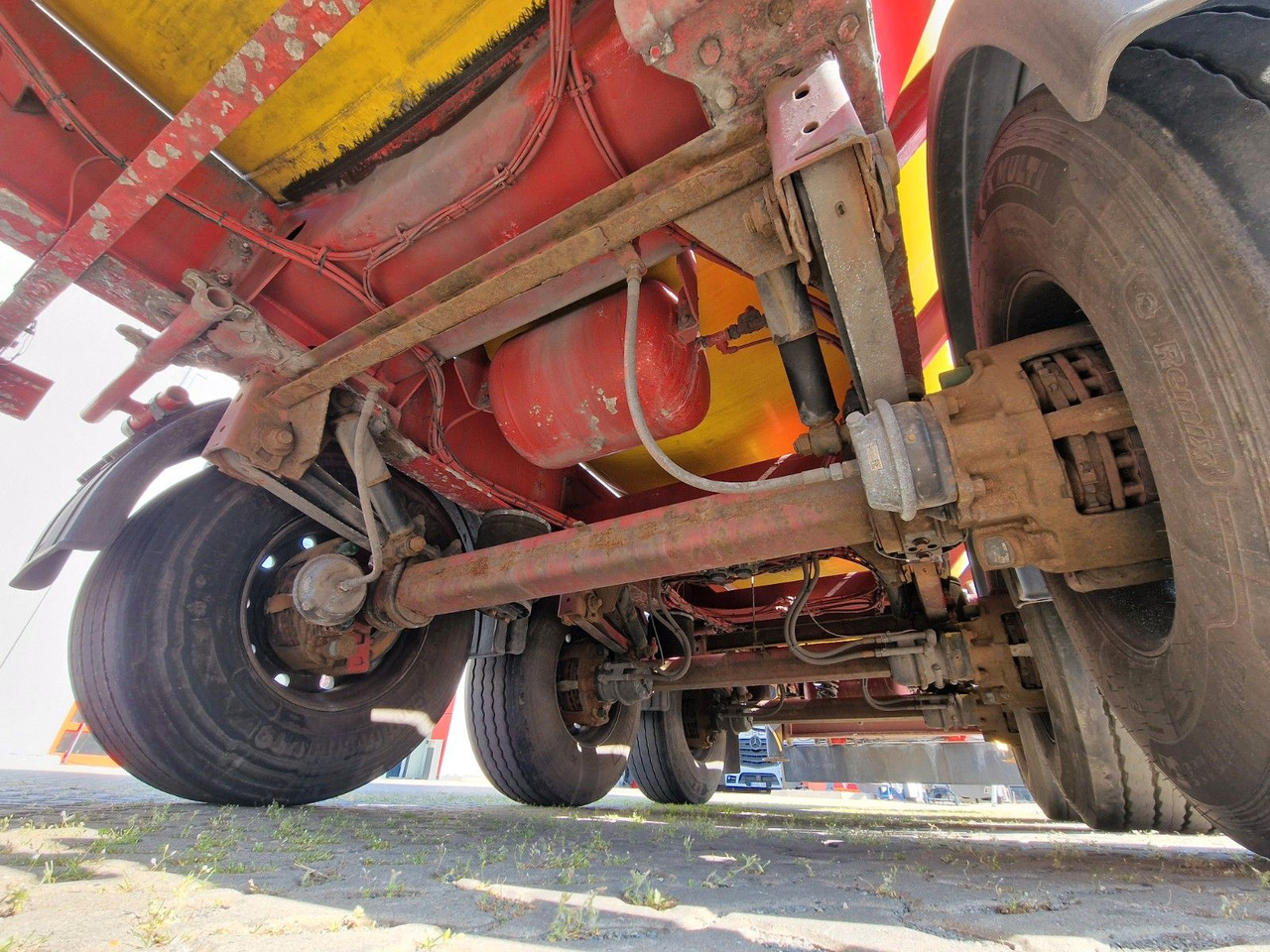 Silós félpótkocsi Spitzer SK 2766 CAL GGVS / Kippsilo / 66 m3 / ADR ATDR A: 16 kép. Silós félpótkocsi Spitzer SK 2766 CAL GGVS / Kippsilo / 66 m3 / ADR ATDR A: 16 kép.