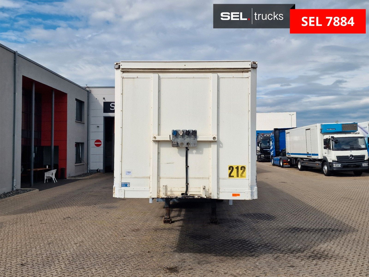 System Trailer PRSSL-24-TRI / Ladebordwand - Félpótkocsi dobozos: 2 kép. System Trailer PRSSL-24-TRI / Ladebordwand - Félpótkocsi dobozos: 2 kép.