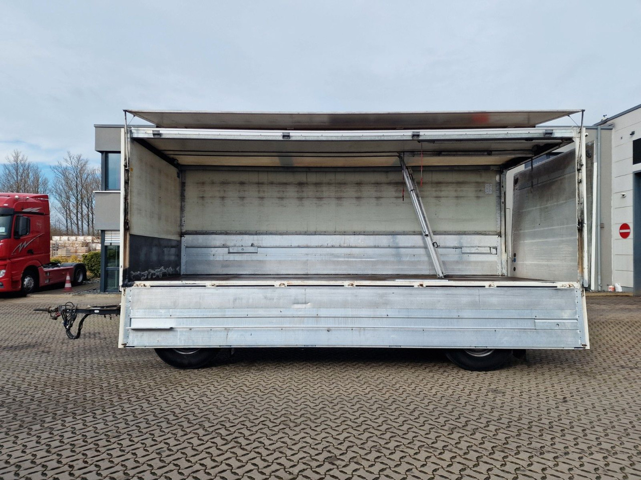 Pótkocsi italszállító Web-Trailer PRASQ 18 / Ladebordwand: 23 kép.