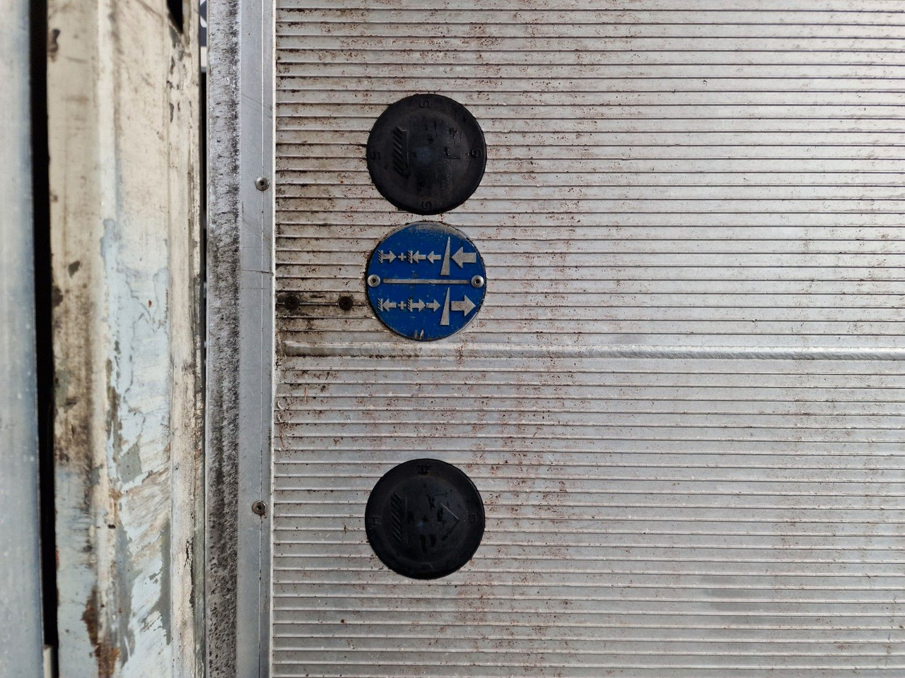 Pótkocsi italszállító Web-Trailer PRASQ 18 / Ladebordwand: 32 kép.