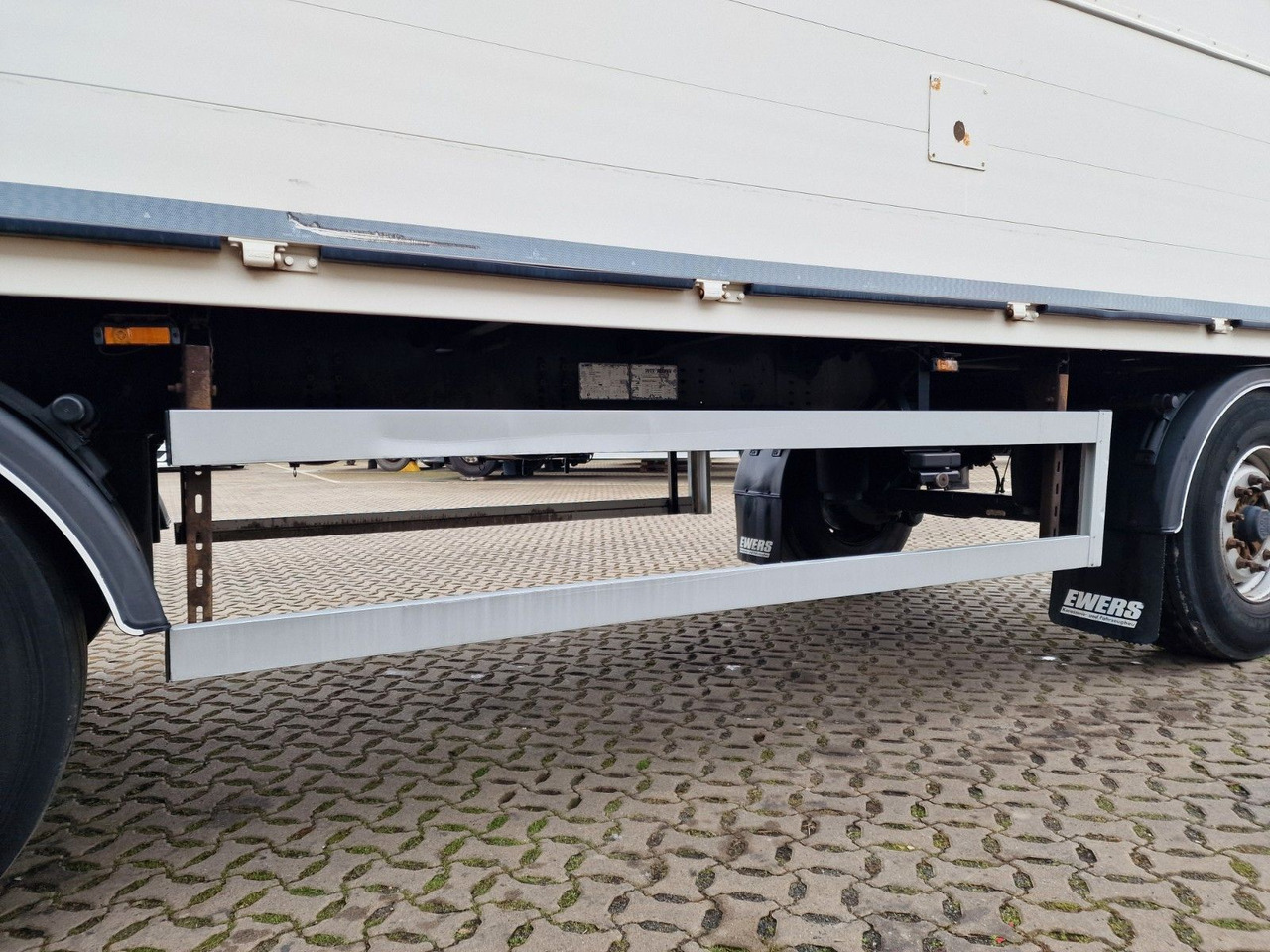 Pótkocsi italszállító Web-Trailer PRASQ 18 / Ladebordwand: 12 kép.