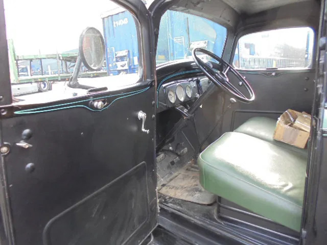 Interior photo 1: Platós teherautó Chevrolet 1 1/2 TON FLATBED