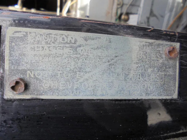 Platós teherautó Chevrolet 1 1/2 TON FLATBED: 15 kép.