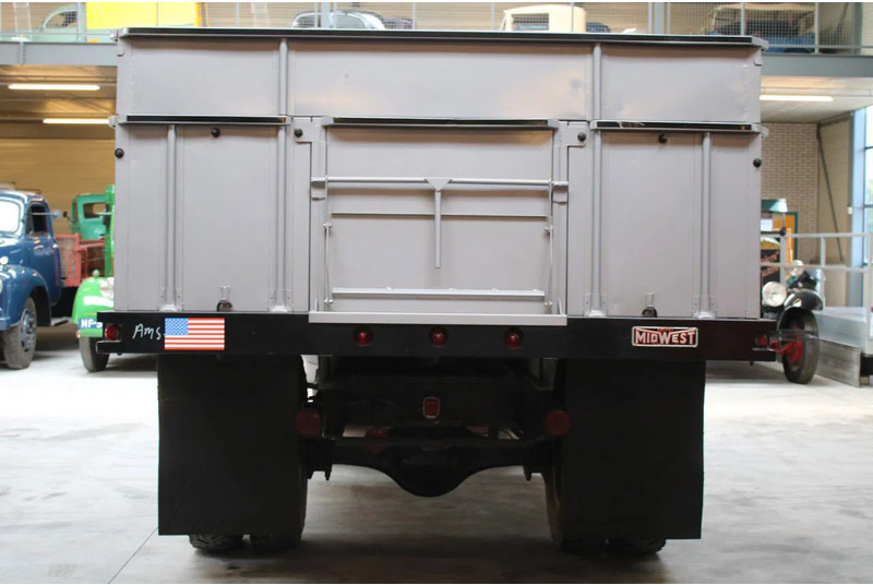 Chevrolet Loadmaster - Billenőplatós teherautó: 5 kép. Chevrolet Loadmaster - Billenőplatós teherautó: 5 kép.