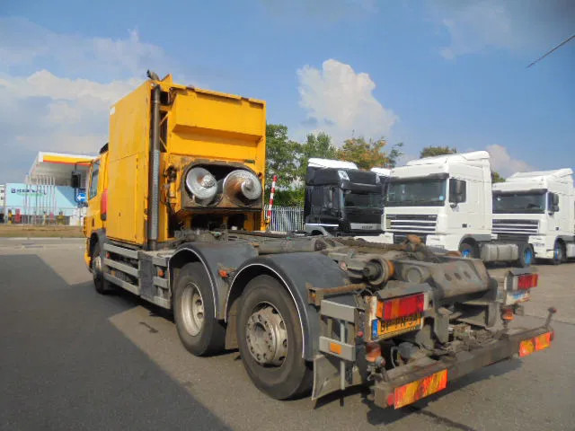 DAF 75.240 75 240 6X2 - Szemetesautó: 4 kép. DAF 75.240 75 240 6X2 - Szemetesautó: 4 kép.
